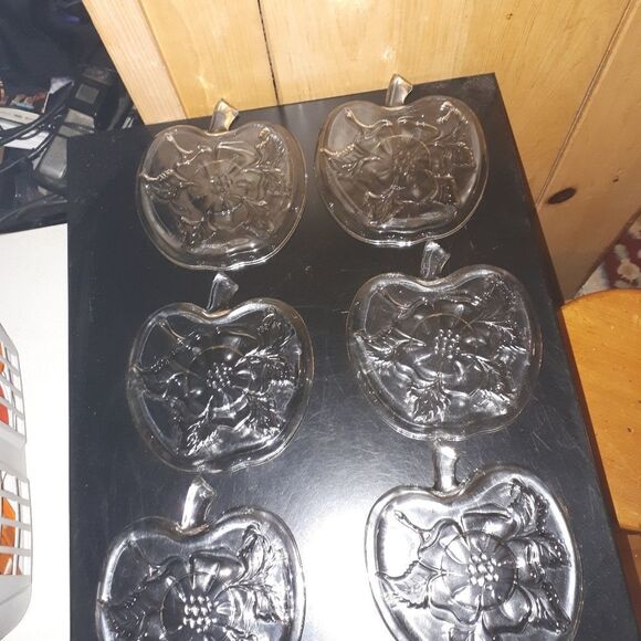 6 Carved Poinsettia  Clear Apple Dessert Plates - Picture 2 of 3